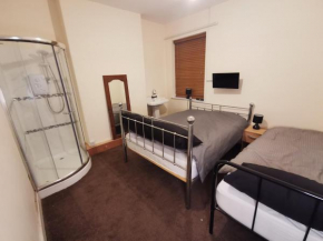 Old Trafford City Centre Events 4 Bedrooms 6 rooms sleeps 3 - 8